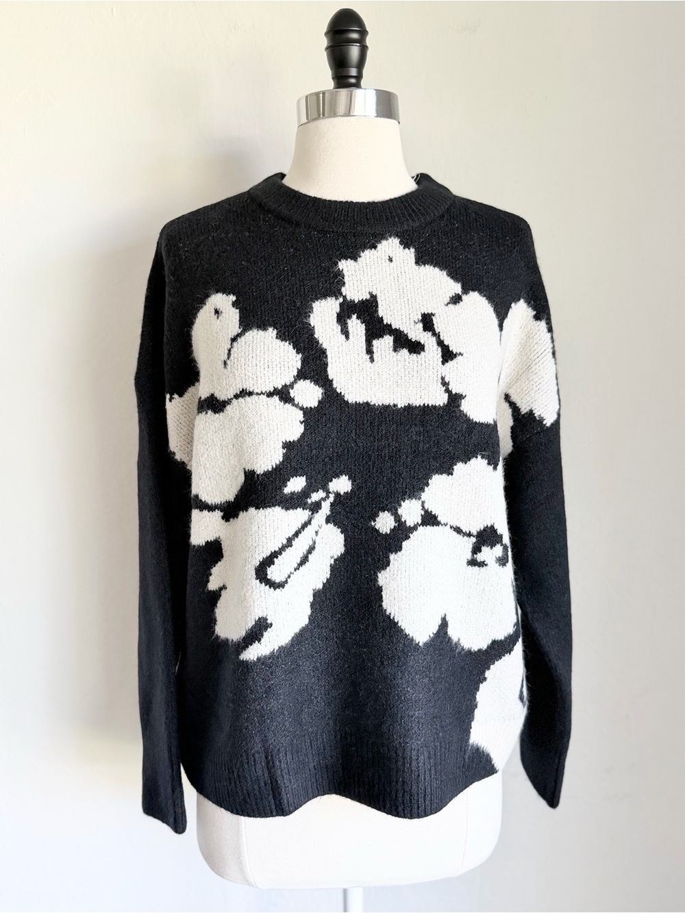 Vince Camuto Black & White Floral Crewneck Chunky Sweater, Small, NWT